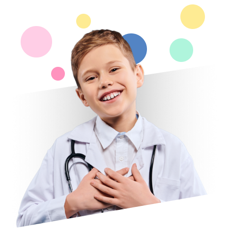 crianca feliz com as maos no peito com forma no fundo